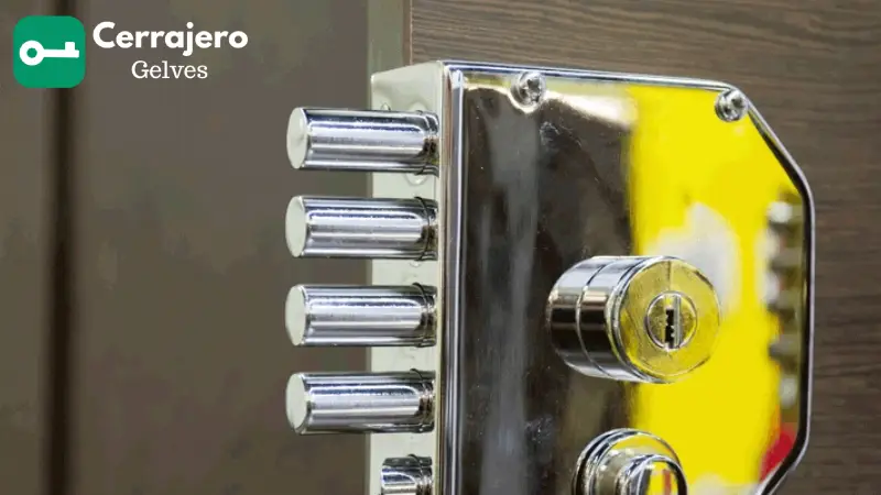 Montaje de puertas blindadas y acorazadas en La Puebla del Río